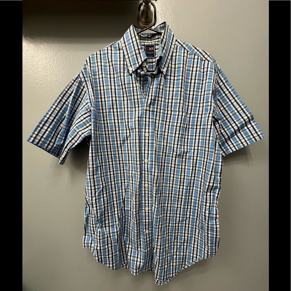 T Harris button down short sleeve shirt size medium